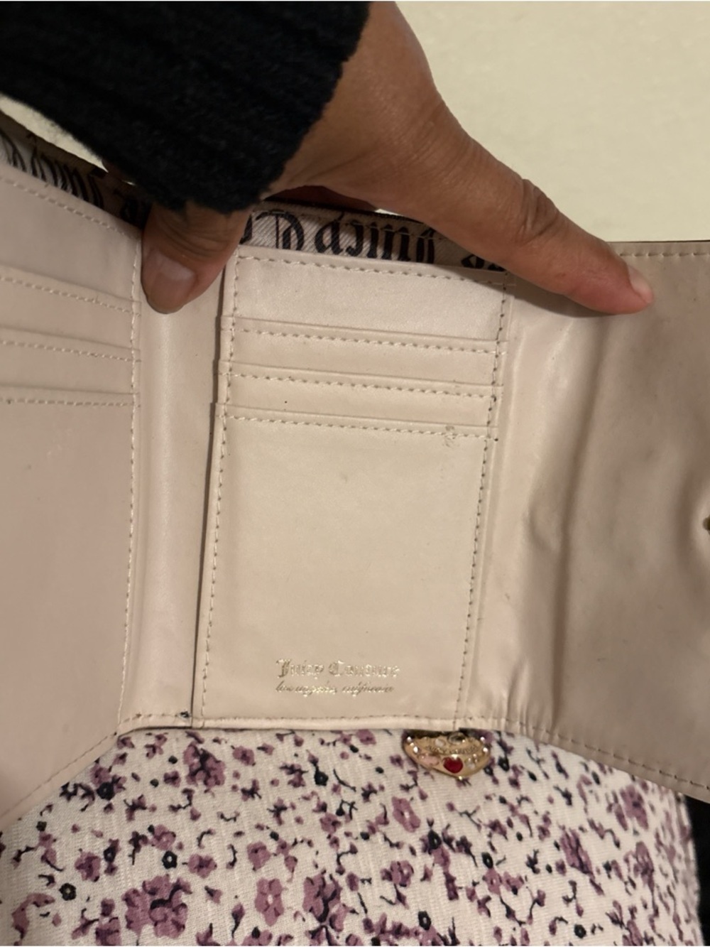 Juicy Couture Black Logo Heart-Emblem Wallet - Picture 4 of 15